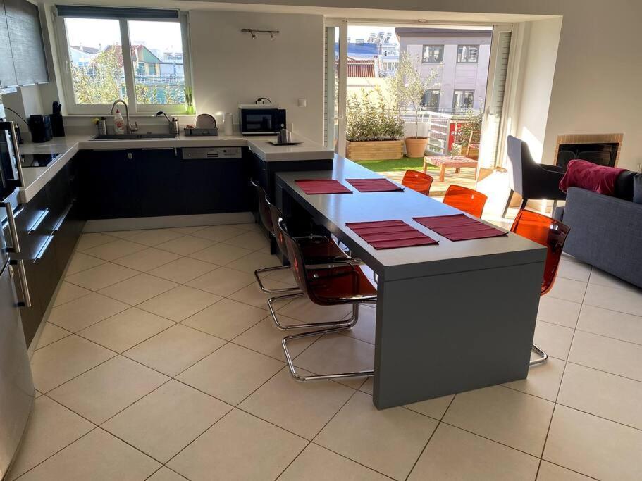 Spacious And Sunkissed 3Br & 2 Bathrooms Apartment Athena Bagian luar foto