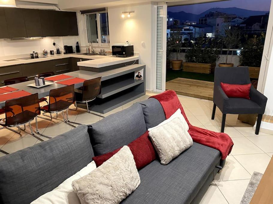 Spacious And Sunkissed 3Br & 2 Bathrooms Apartment Athena Bagian luar foto