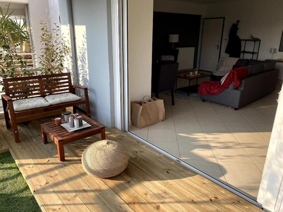 Spacious And Sunkissed 3Br & 2 Bathrooms Apartment Athena Bagian luar foto