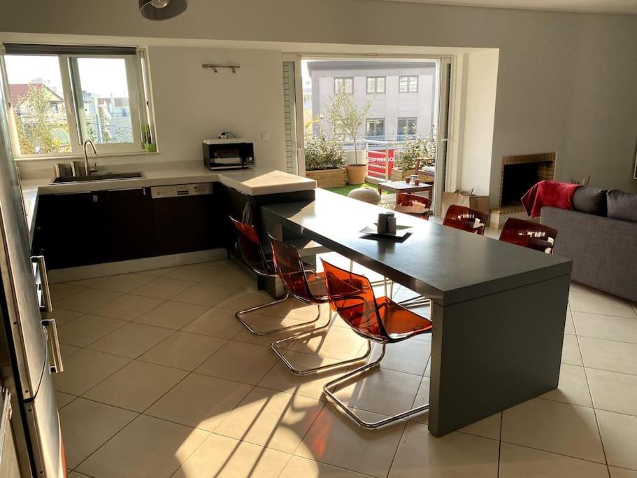 Spacious And Sunkissed 3Br & 2 Bathrooms Apartment Athena Bagian luar foto