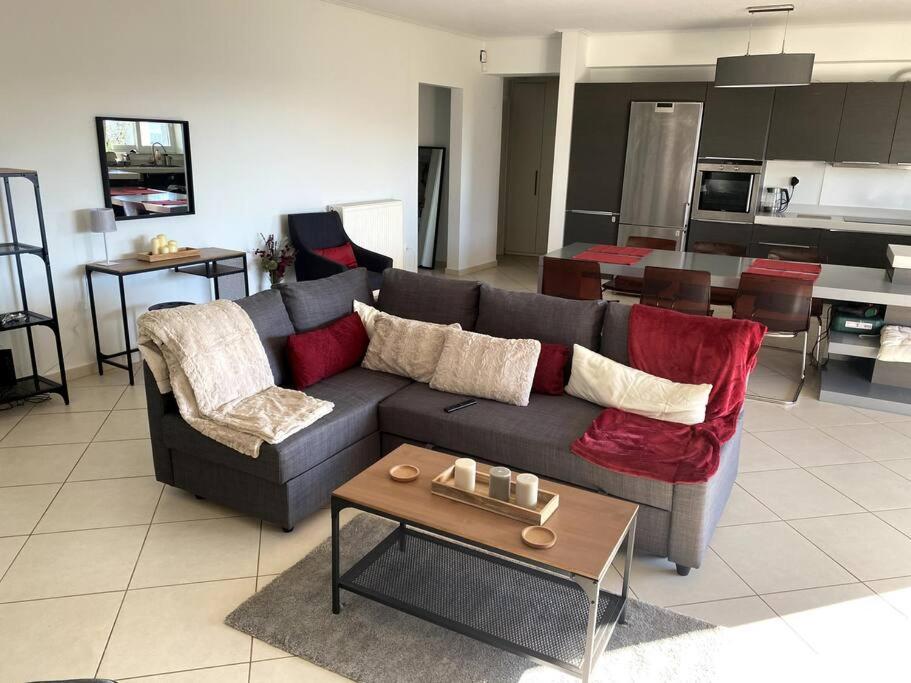 Spacious And Sunkissed 3Br & 2 Bathrooms Apartment Athena Bagian luar foto