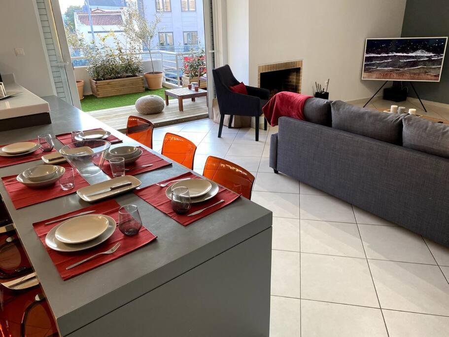 Spacious And Sunkissed 3Br & 2 Bathrooms Apartment Athena Bagian luar foto