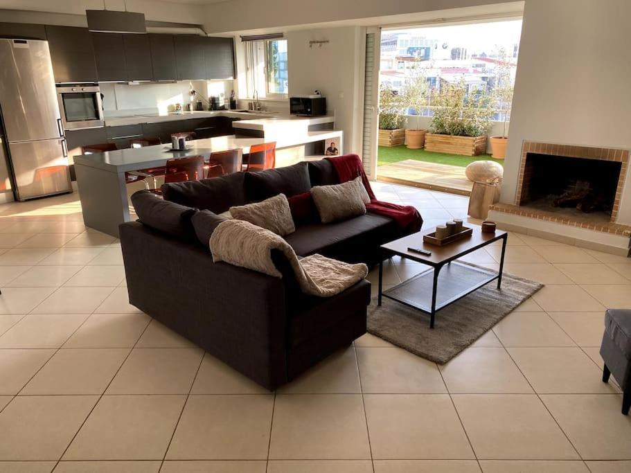 Spacious And Sunkissed 3Br & 2 Bathrooms Apartment Athena Bagian luar foto