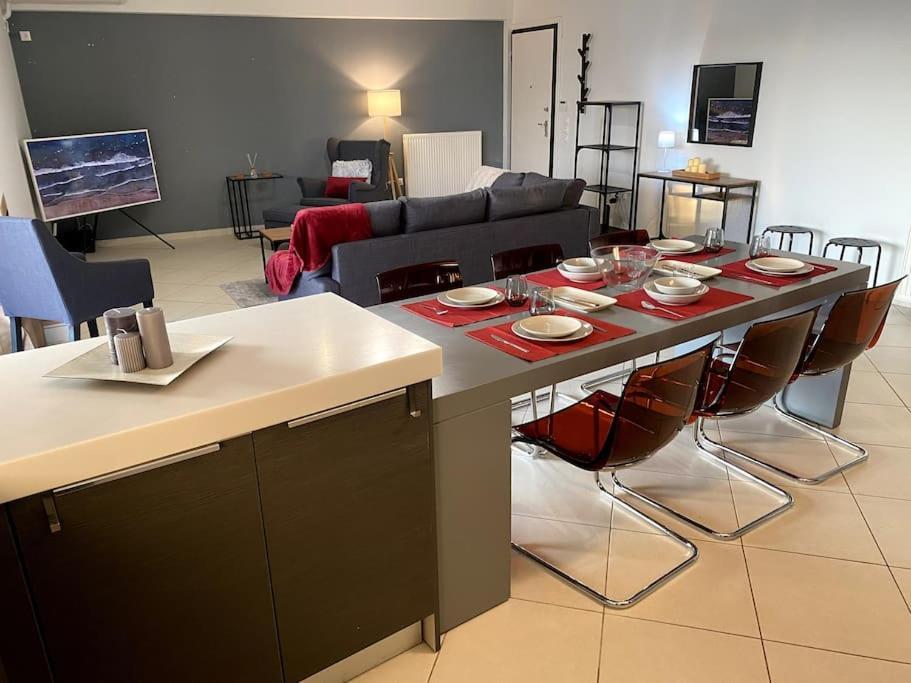 Spacious And Sunkissed 3Br & 2 Bathrooms Apartment Athena Bagian luar foto