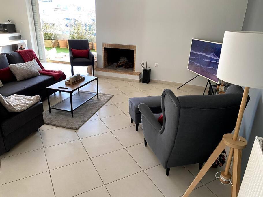 Spacious And Sunkissed 3Br & 2 Bathrooms Apartment Athena Bagian luar foto