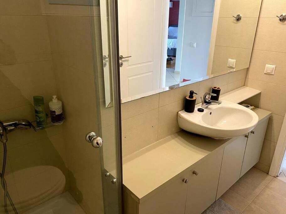 Spacious And Sunkissed 3Br & 2 Bathrooms Apartment Athena Bagian luar foto
