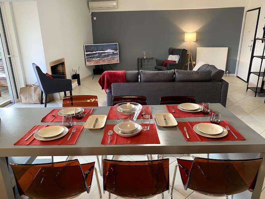 Spacious And Sunkissed 3Br & 2 Bathrooms Apartment Athena Bagian luar foto